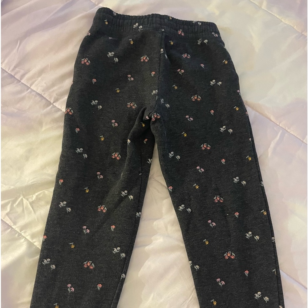 A girl sweatpants , size 8